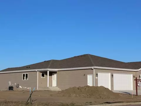 237 Irvine Lp, Bismarck, ND 58504 photo 1