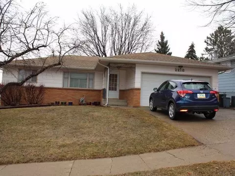 2218 Boulevard Ave E, Bismarck, ND 58503 photo 1