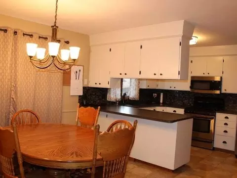 2218 Boulevard Ave E, Bismarck, ND 58503 photo 2