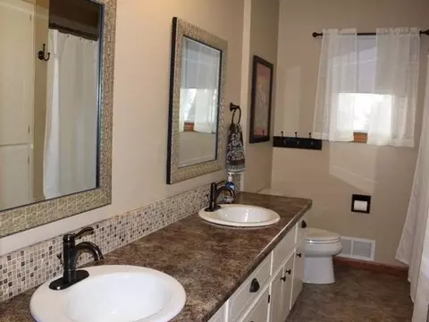 2218 Boulevard Ave E, Bismarck, ND 58503 photo 7