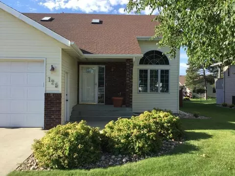 125 Calgary Ave E, Bismarck, ND 58503 photo 2