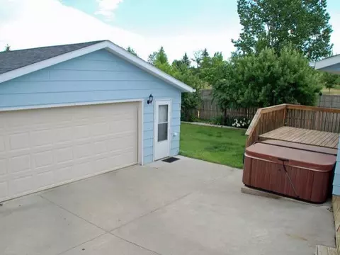 12 Custer Dr, Lincoln, ND 58504 photo 2
