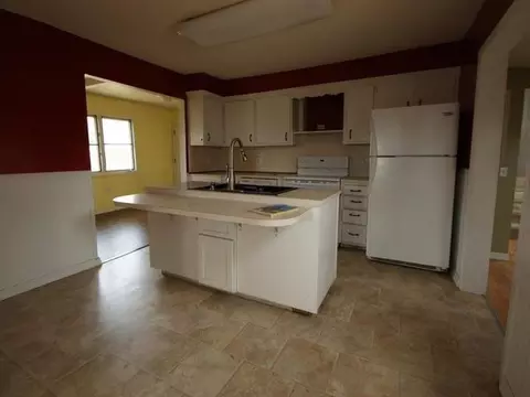 808 2nd St NE, Mandan, ND 58554 photo 3