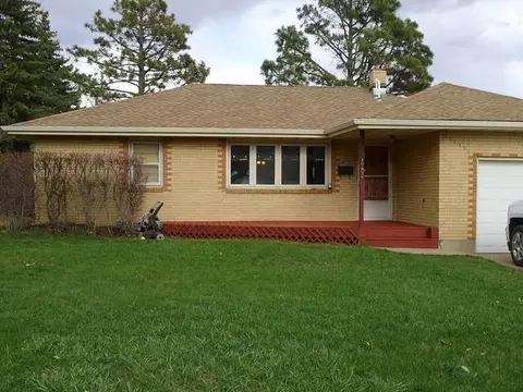 1704 Sunset Dr NW, Mandan, ND 58554 photo 1