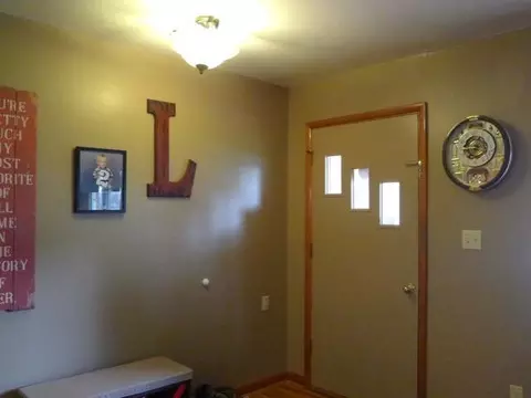 1704 Sunset Dr NW, Mandan, ND 58554 photo 2