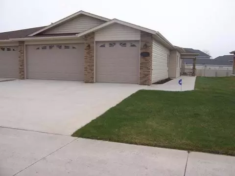 2502 Michael Ln SE, Mandan, ND 58554 photo 1