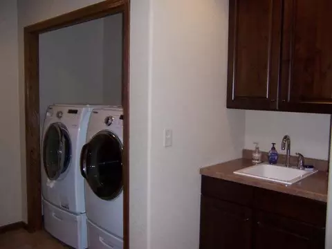 2502 Michael Ln SE, Mandan, ND 58554 photo 25