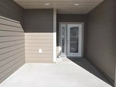 402 Cobblestone Lp, Mandan, ND 58554 photo 2