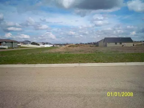 408 Cobblestone Lp, Mandan, ND 58554 photo 1