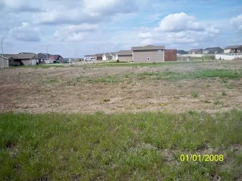 408 Cobblestone Lp, Mandan, ND 58554 photo 3