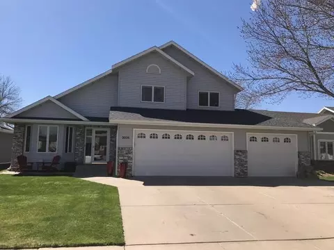 3005 Northshore Loop SE, Mandan, ND 58554 photo 1