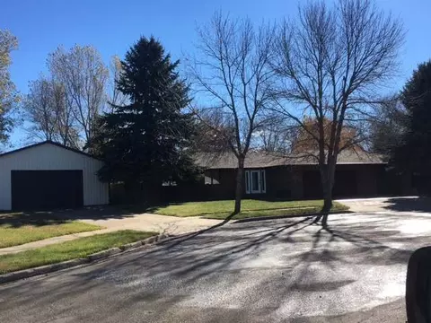 4204 41st Ave NW, Mandan, ND 58554 photo 1