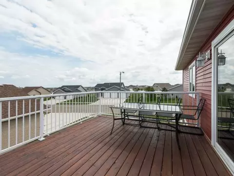 601 Nelson Dr, Bismarck, ND 58503 photo 2