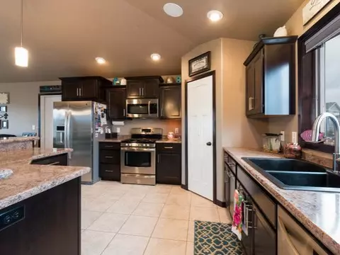 601 Nelson Dr, Bismarck, ND 58503 photo 4