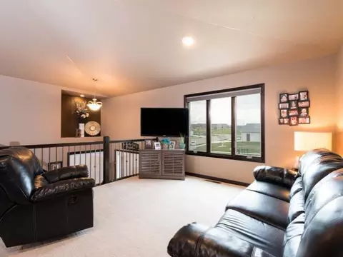 601 Nelson Dr, Bismarck, ND 58503 photo 5