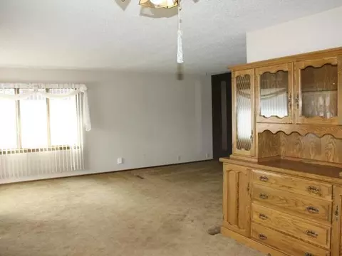 112 E Sycamore Ave, Linton, ND 58552 photo 4