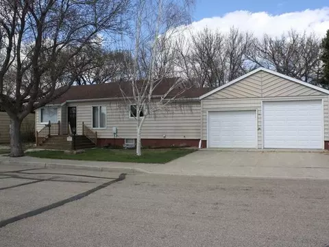 112 E Sycamore Ave, Linton, ND 58552 photo 1