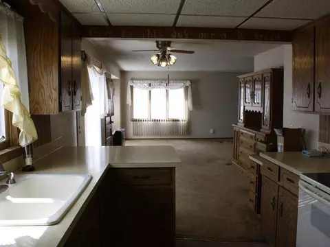 112 E Sycamore Ave, Linton, ND 58552 photo 6