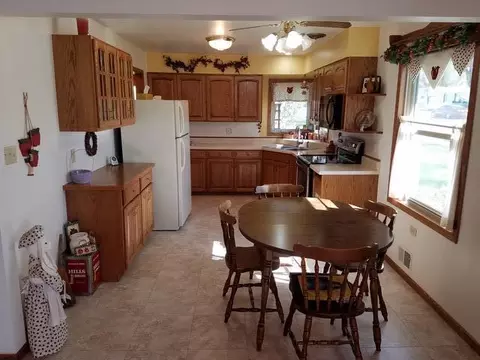 1902 7th St N, Bismarck, ND 58501 photo 2
