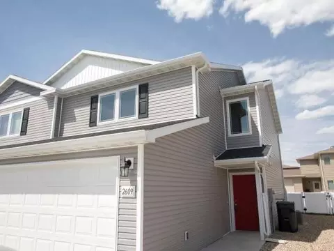 2609 Douglas Pl SE, Mandan, ND 58554 photo 1