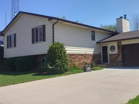 935 Capitol Ave E, Bismarck, ND 58501 photo 1