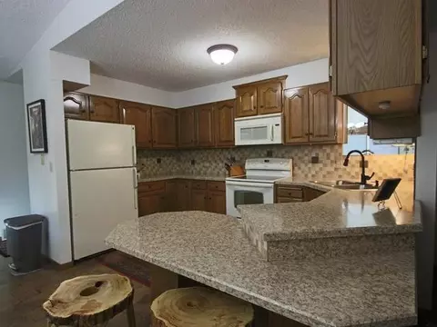 413 Brandon Dr E, Bismarck, ND 58503 photo 3