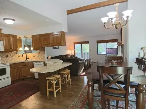 413 Brandon Dr E, Bismarck, ND 58503 photo 4