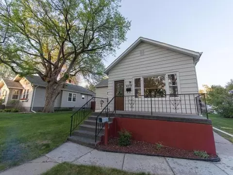 609 11th St N, Bismarck, ND 58501 photo 1