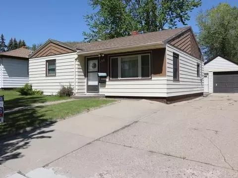 1706 D Ave E, Bismarck, ND 58501 photo 2