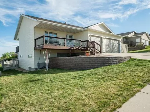 3423 Crocus Ave, Bismarck, ND 58501 photo 3