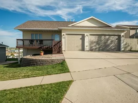 3423 Crocus Ave, Bismarck, ND 58501 photo 2