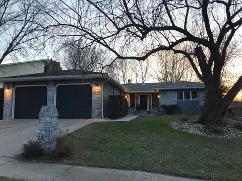 2336 Rolling Dr, Bismarck, ND 58501 photo 1