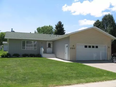 207 Brandon Dr E, Bismarck, ND 58503 photo 1