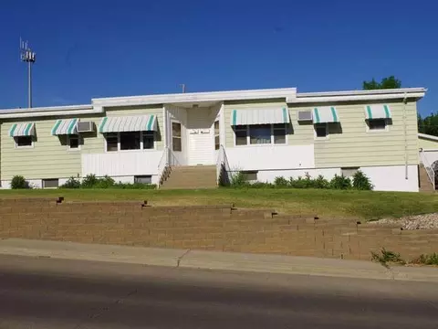 804 Collins Ave, Mandan, ND 58554 photo 1