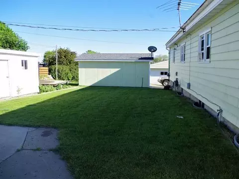 804 Collins Ave, Mandan, ND 58554 photo 6