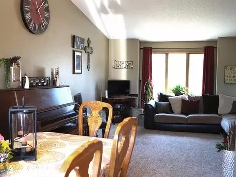 1709 9 Ave SE, Mandan, ND 58554 photo 4