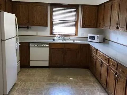 718 Wachter Ave E, Bismarck, ND 58504 photo 2