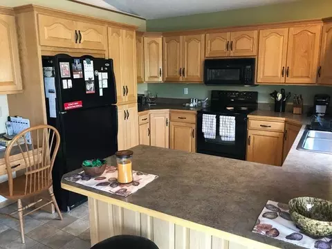 537 Juniper Dr, Bismarck, ND 58503 photo 4