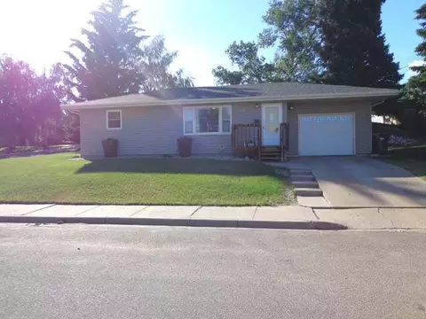 1302 6th St NW, Mandan, ND 58554 photo 1