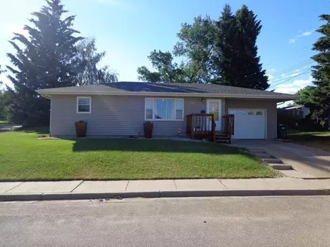 1302 6th St NW, Mandan, ND 58554 photo 2