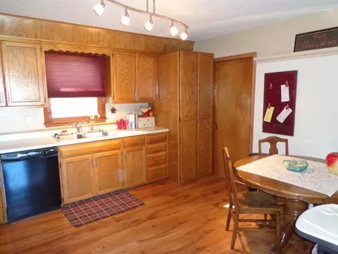 1302 6th St NW, Mandan, ND 58554 photo 3