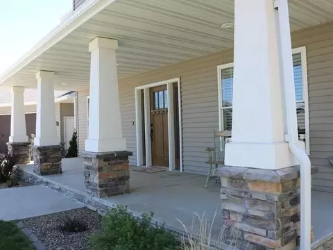 1324 Eagles View Pl, Bismarck, ND 58503 photo 2