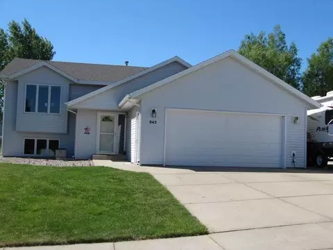 945 Alberta Ave, Bismarck, ND 58503 photo 1