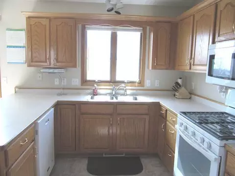 945 Alberta Ave, Bismarck, ND 58503 photo 3