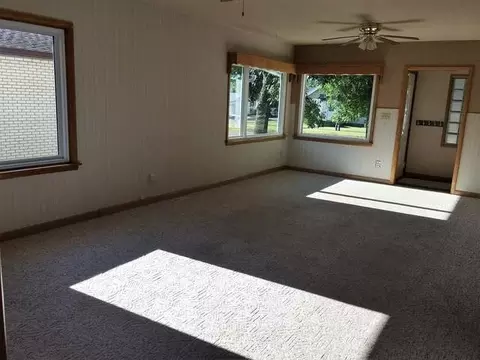 404 Main St W, Beulah, ND 58523 photo 3