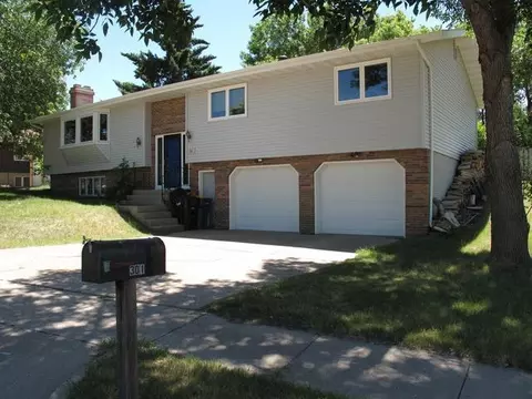 301 Nova Dr, Bismarck, ND 58503 photo 2