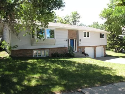 301 Nova Dr, Bismarck, ND 58503 photo 1