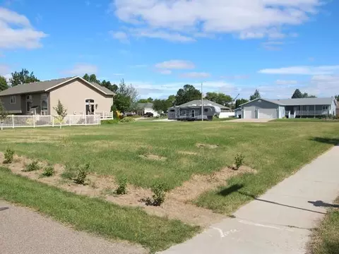 3301 Devon Pl, Bismarck, ND 58504 photo 4