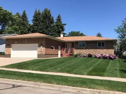 122 Estevan Dr, Bismarck, ND 58503 photo 1