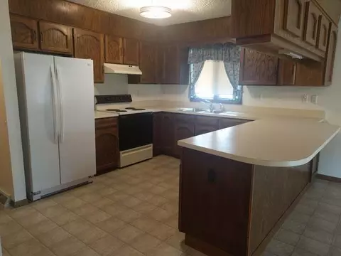 122 Estevan Dr, Bismarck, ND 58503 photo 3